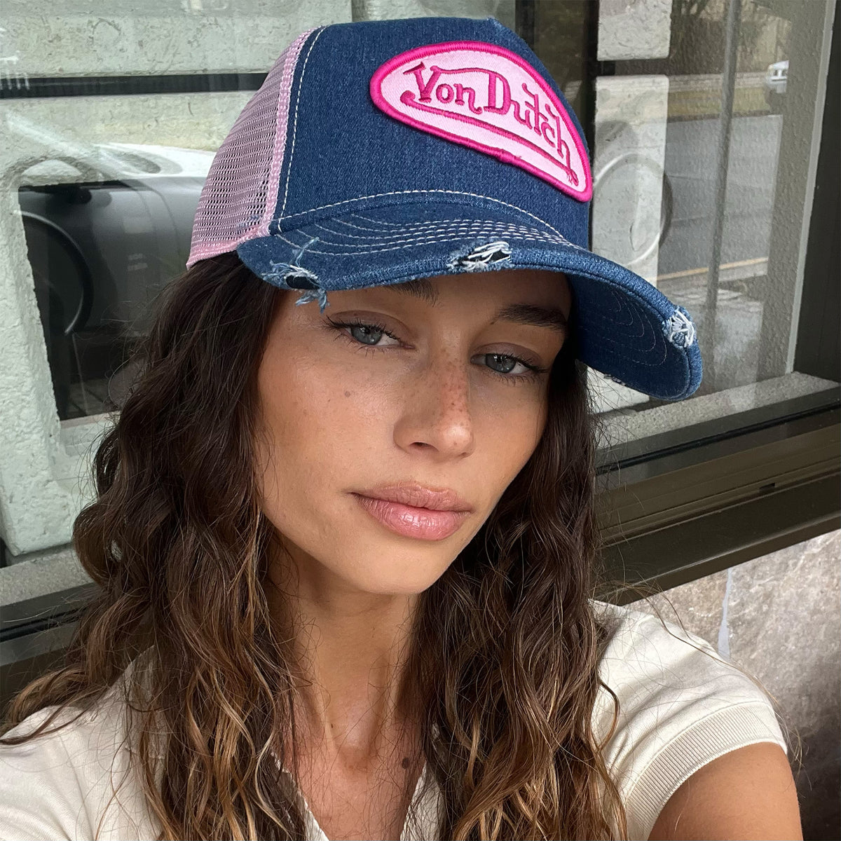 Oval Contrast Trucker Hat Denim Pink